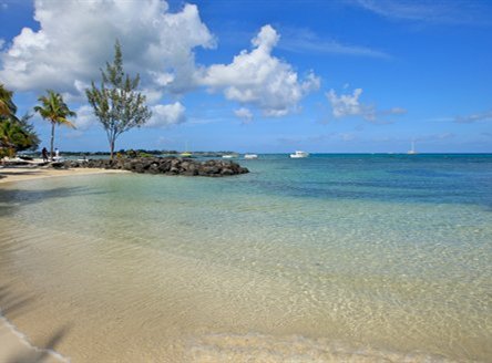 Beach at Merville Beach Grand Baie